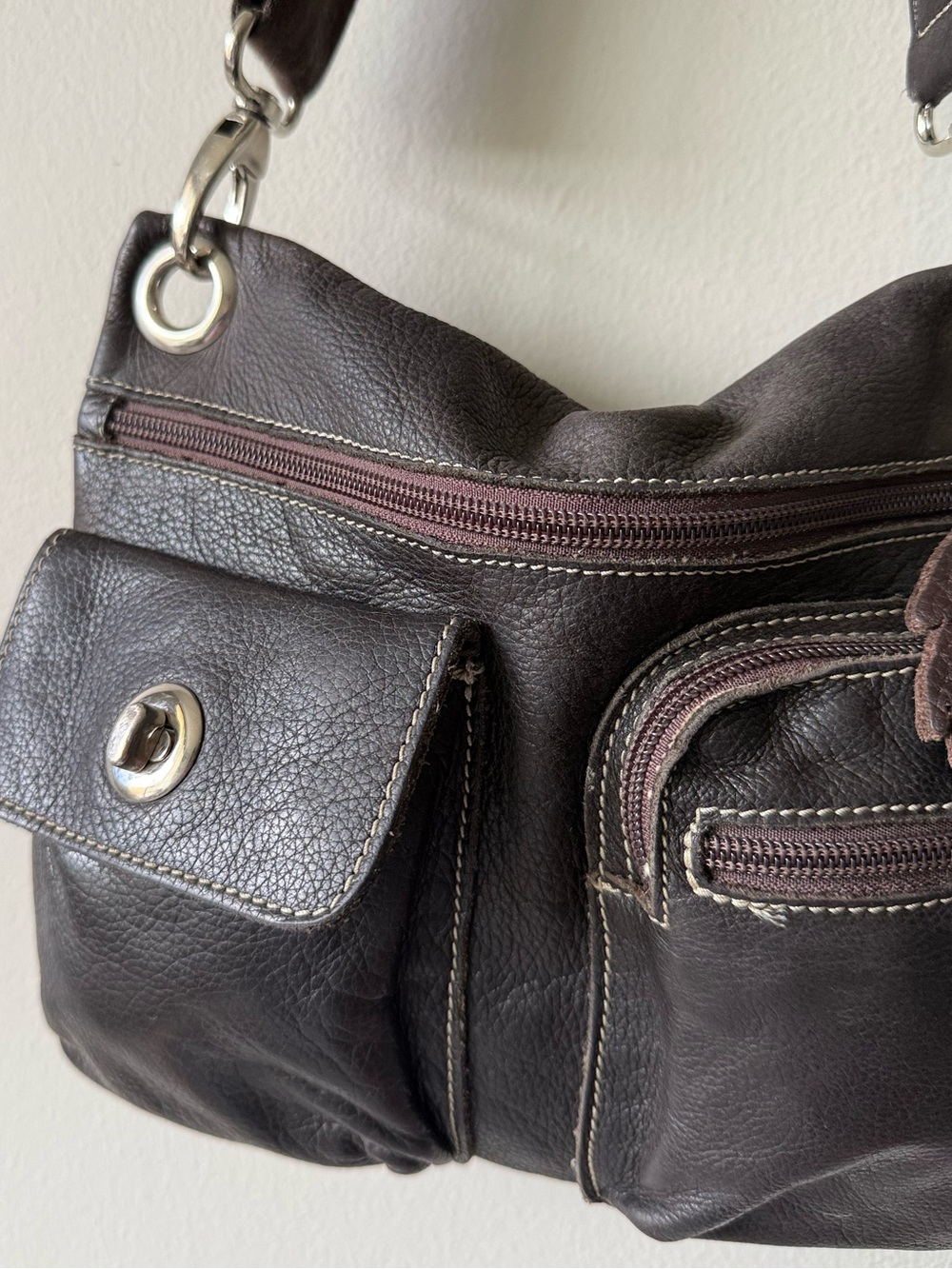 Roots Villager Dark Brown Leather Crossbody/Shoulder Bag - Picture 3 of 8